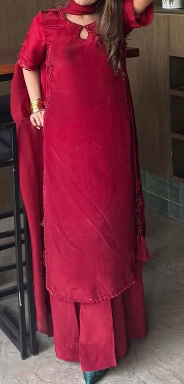 Maroon majesty