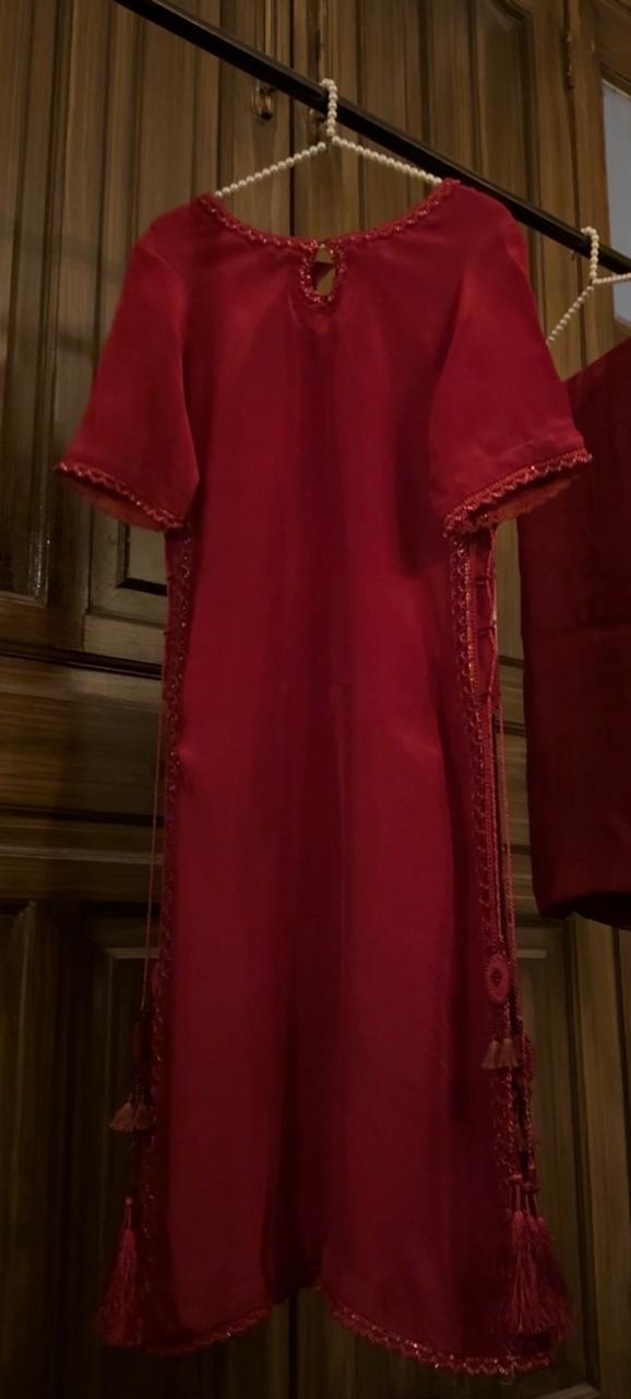Maroon majesty